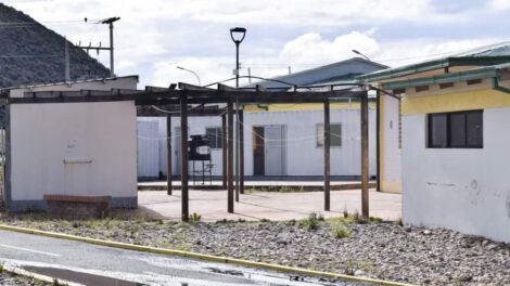 Centro de Aislamiento Municipal Oruro en abandono y deterioro