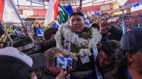 Grover García presidente del MAS, genera controversia