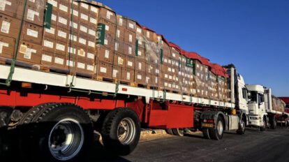 Ayuda humanitaria a Gaza en camiones varados en Egipto