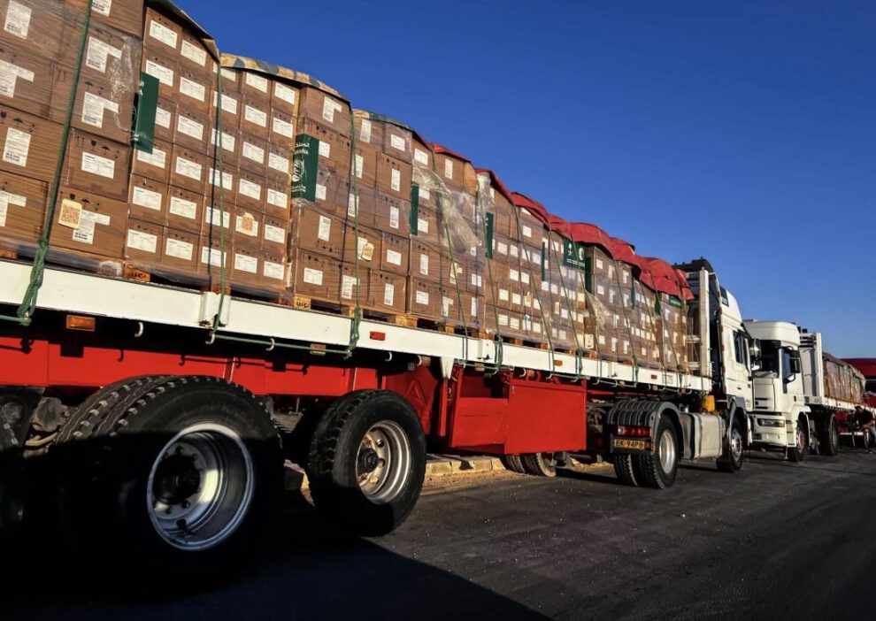 Ayuda humanitaria a Gaza en camiones varados en Egipto