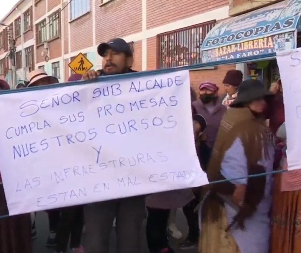 Bloqueo en La Paz por refacción de aulas en la unidad educativa Faro Murillo