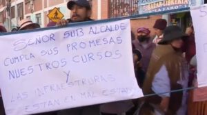 Bloqueo en La Paz por refacción de aulas en la unidad educativa Faro Murillo