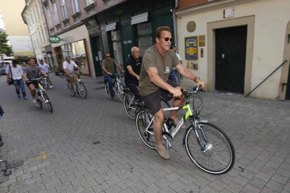 Arnold Schwarzenegger Bomba para el planeta