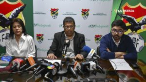 Fernando Costa en conferencia de prensa sobre campaña de desprestigio