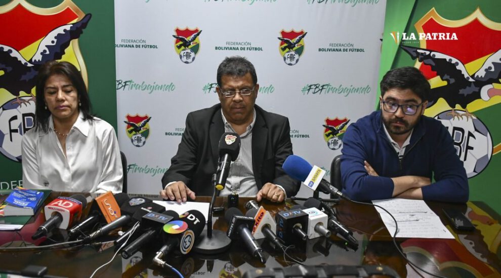 Fernando Costa en conferencia de prensa sobre campaña de desprestigio