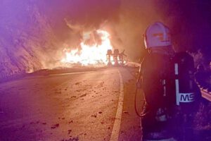 Incendio provocado por colisión de cisterna con un camión