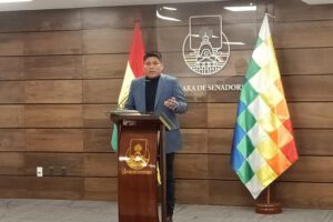 Renuncia al incremento salarial del senador Leonardo Loza