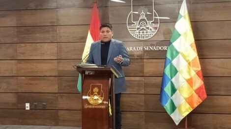 Renuncia al incremento salarial del senador Leonardo Loza