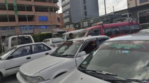 Operativo policial en El Alto retiene 31 vehículos por irregularidades a las normas de tránsito