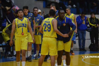 Carl A-Z vs Leones en la Libobásquet