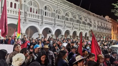 Protesta en Oruro contra el Decreto Supremo 5143