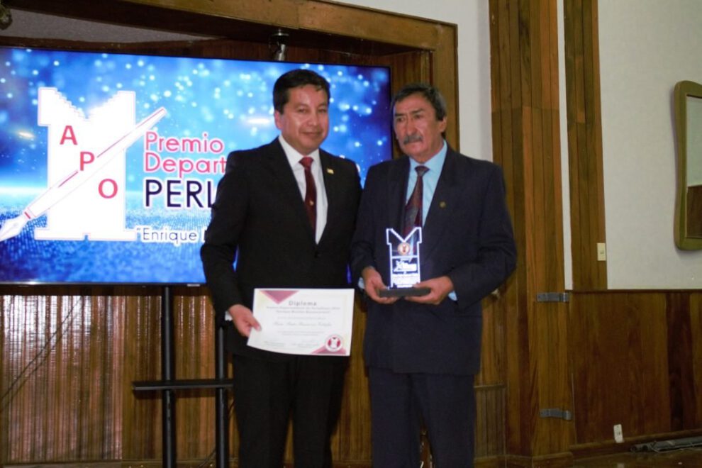 Pedro Glasinovic recibió el Premio al Periodismo Enrique Miralles Bonnecarrere