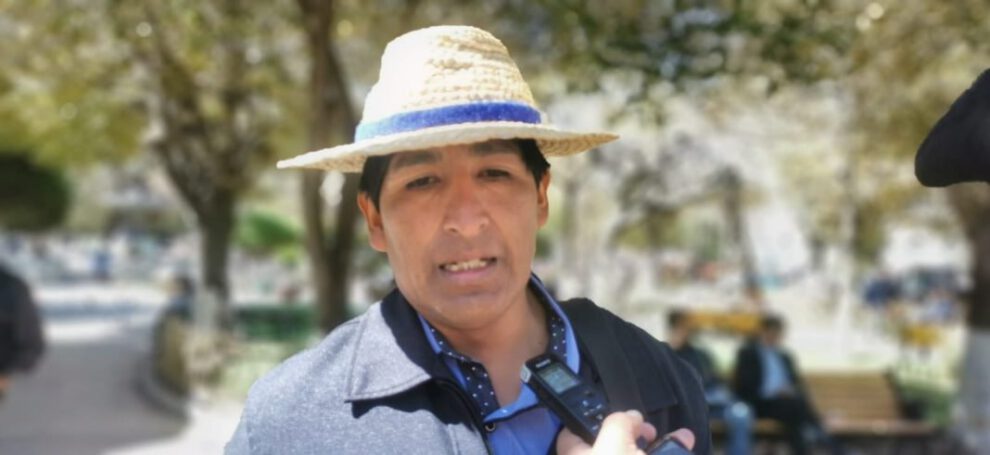 bajos niveles de agua en el lago Poopó