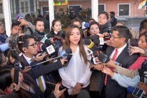 Decreto Supremo 5143 y declaraciones de Gabriela Alcón