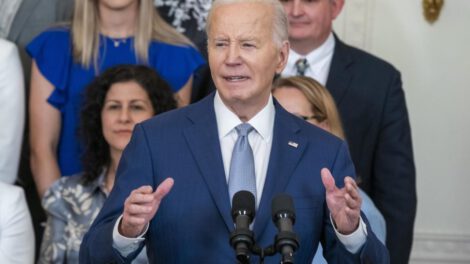 Biden abuso de poder por frenar envío de armas a Israel