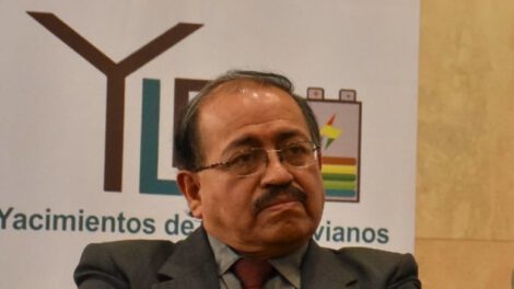 Letra y firma auténticas de Carlos Montenegro en carta póstuma