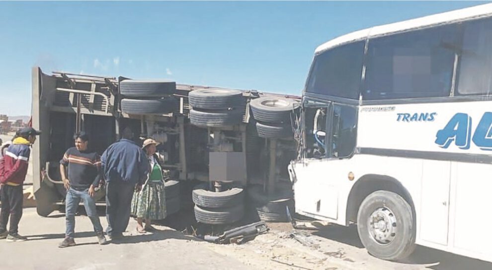 Accidente de tránsito en La Paz-Oruro dejando 14 heridos
