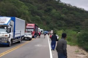 Bloqueo en la carretera Cochabamba - Santa Cruz