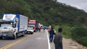 Bloqueo en la carretera Cochabamba - Santa Cruz