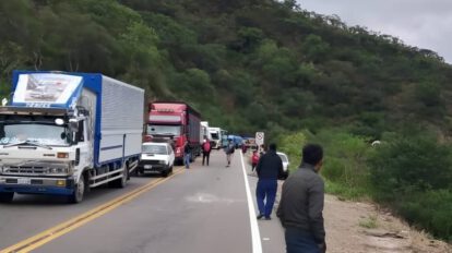 Bloqueo en la carretera Cochabamba - Santa Cruz