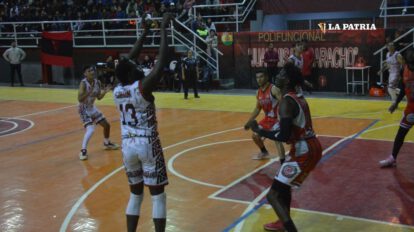 Saracho vs Kinwa en duelo crucial por la Libobásquet