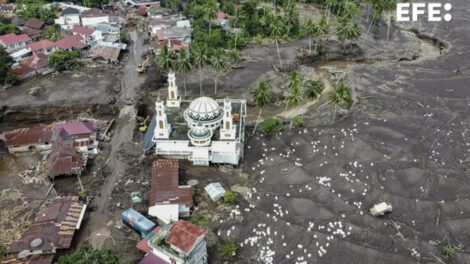 Riadas en Sumatra Occidental causan 43 muertos y 15 desaparecidos