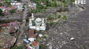 Riadas en Sumatra Occidental causan 43 muertos y 15 desaparecidos