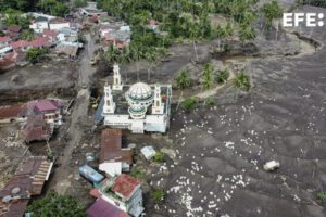Riadas en Sumatra Occidental causan 43 muertos y 15 desaparecidos