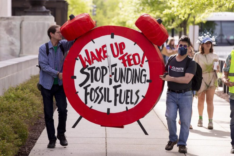 Inversiones en combustibles fósiles según informe de Ecologistas en Acción