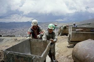 Tragedia en Potosí: Dos mineros mueren atrapados en un socavón