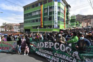 toma y quema del mercado paralelo de Adepcoca en Villa El Carmen