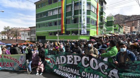 toma y quema del mercado paralelo de Adepcoca en Villa El Carmen