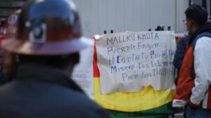 Mineros de Mallku Khota bloquean La Paz por incumplimiento a sus demandas