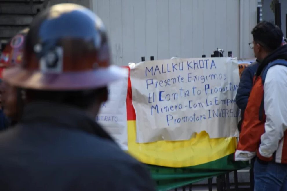 Mineros de Mallku Khota bloquean La Paz por incumplimiento a sus demandas