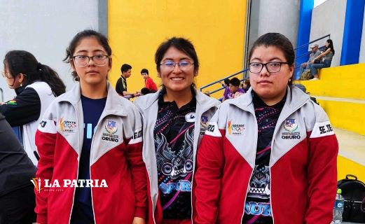 Campeonas nacionales de tenis de mesa Lenny Rocha, Michelle Rocha y Adriana Delgadillo