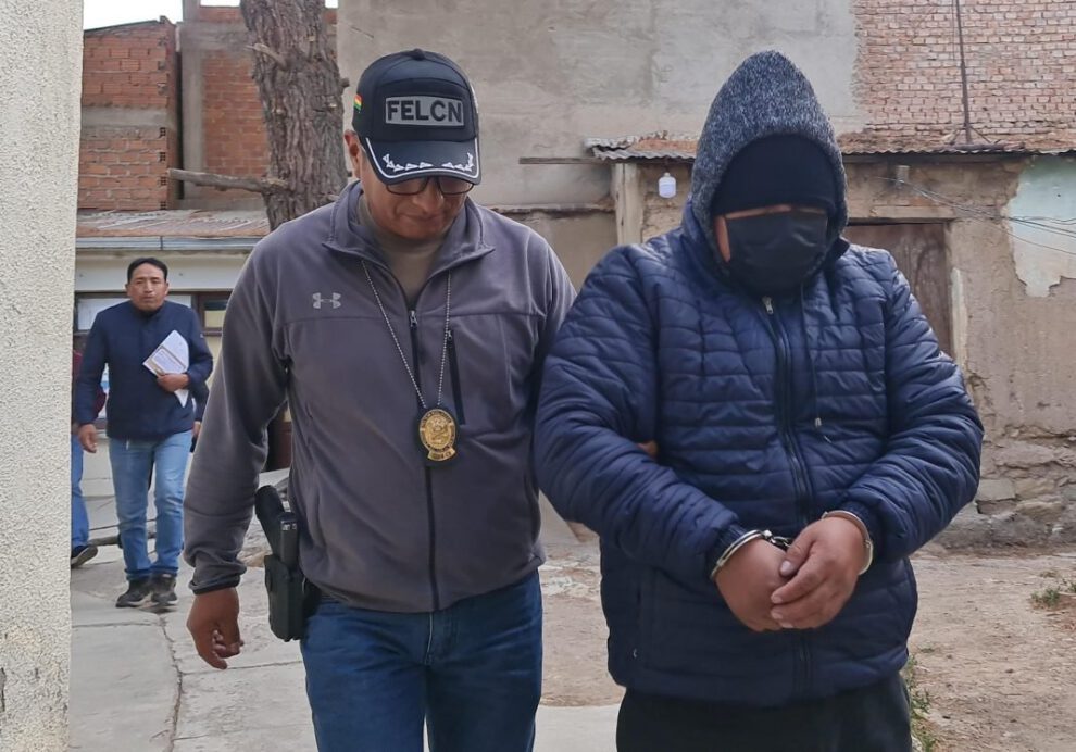 Narco policía aprehendido con 57 kilos de cocaína