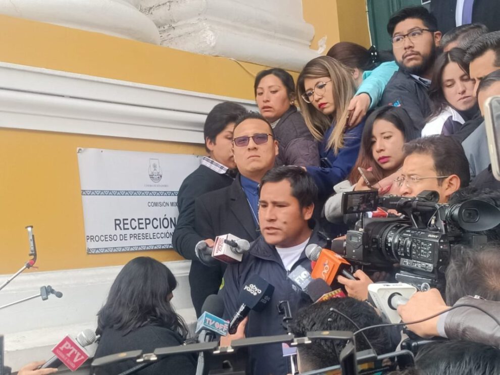 Israel Huaytari se niega a renunciar ante acusaciones de corrupción