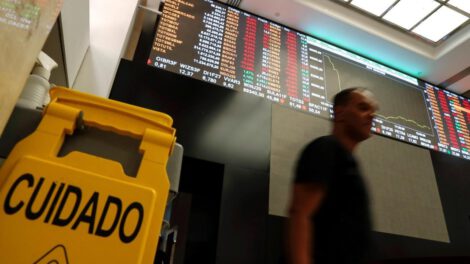 Petrobras se desploma en bolsa tras destitución de su presidente