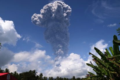 Erupción del volcán Ibu en Indonesia