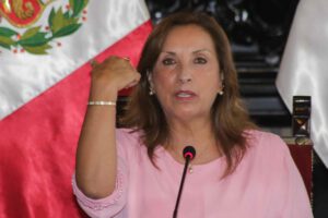 Dina Boluarte denuncia vulneración de derechos en investigación por relojes de lujo