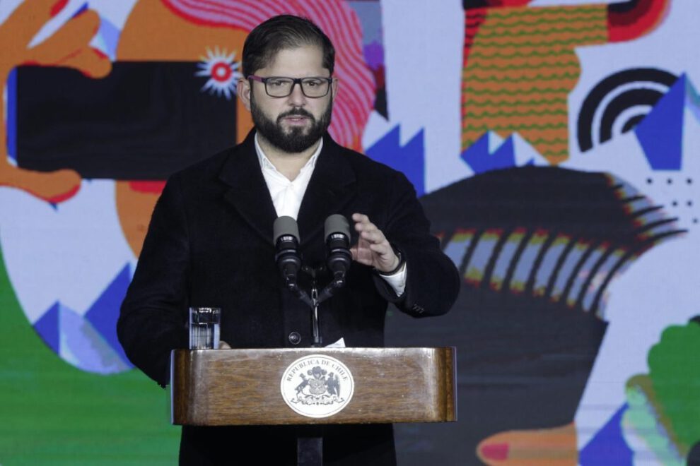 Explotación petrolera en la Antártida por Gabriel Boric