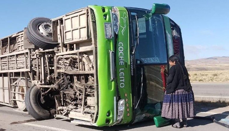 Accidente de tránsito Oruro - La Paz deja varios heridos