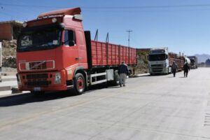 Transporte pesado Oruro bloqueo de carreteras