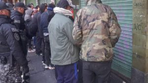 Clan familiar detenido por usar bebé como distracción para robar en La Paz