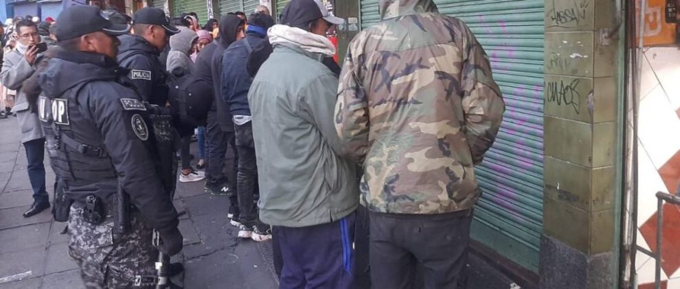 Clan familiar detenido por usar bebé como distracción para robar en La Paz