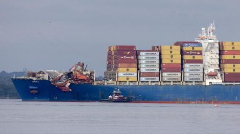 Buque Dali remolcado hacia el puerto de Baltimore