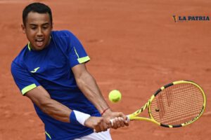 Hugo Dellien durante el partido en Roland Garros