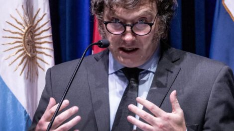 Milei critica decisión española de retirar embajadora en Buenos Aires