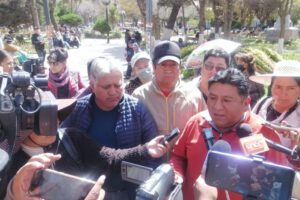 Bloqueo de carreteras por comerciantes de Oruro
