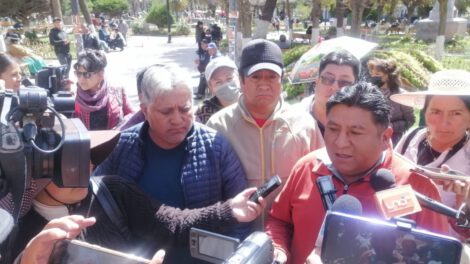 Bloqueo de carreteras por comerciantes de Oruro